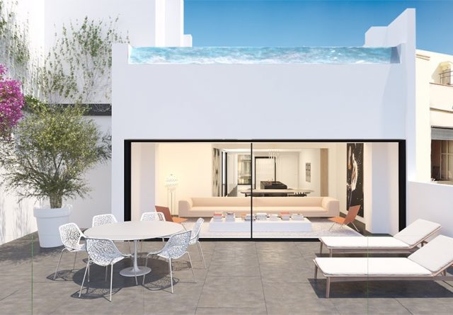Terraza con piscina en vivienda de Barcelona